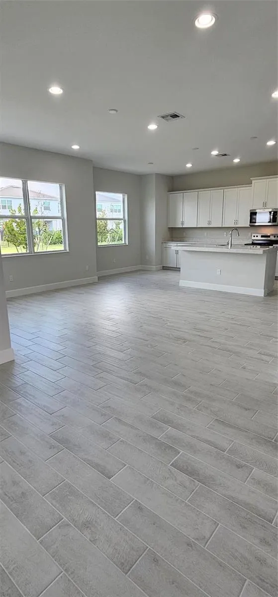 5461 EMPIRE DRIVE 