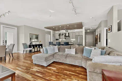 4040 Hall Street #201