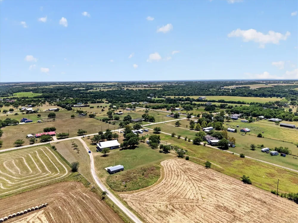 1495 Lone Elm Road #B Waxahachie, TX 75167