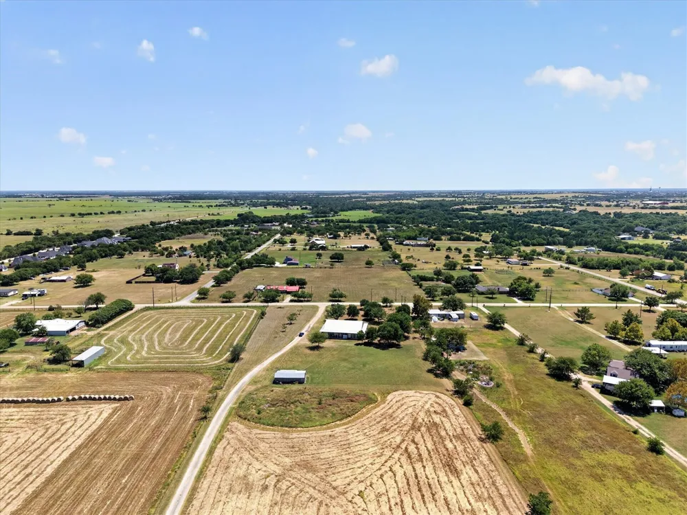 1495 Lone Elm Road #B Waxahachie, TX 75167