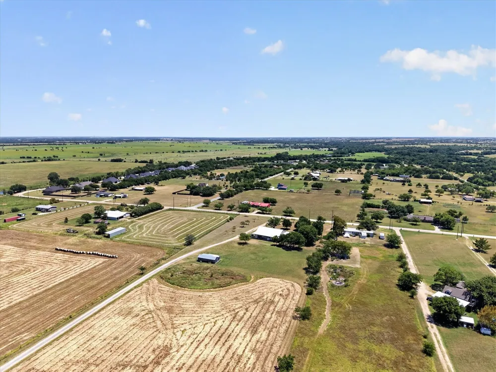 1495 Lone Elm Road #B Waxahachie, TX 75167