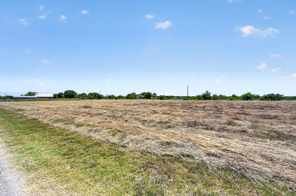 1495 Lone Elm Road #B Waxahachie, TX 75167