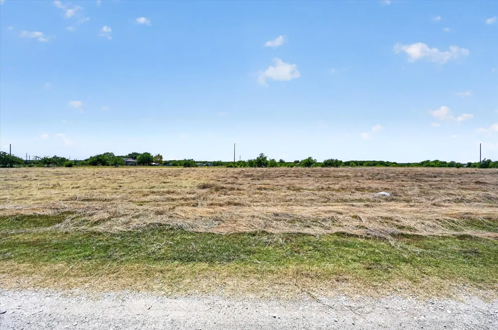 1495 Lone Elm Road #B Waxahachie, TX 75167