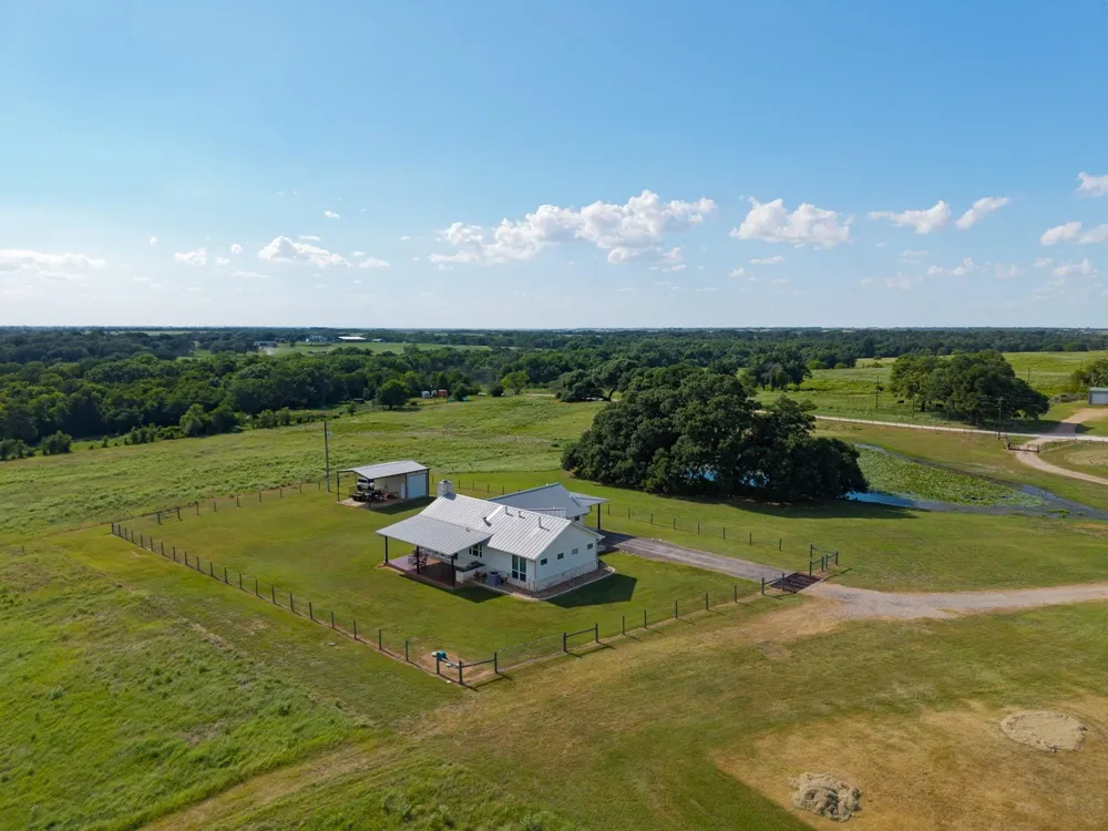 8437 Tottenham Road Chappell Hill, TX 77426