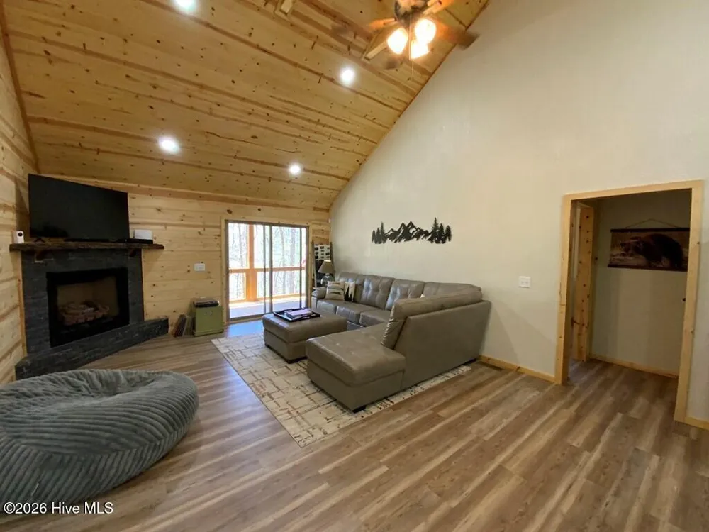 28 Copper Fox Corner Murphy, NC 28906