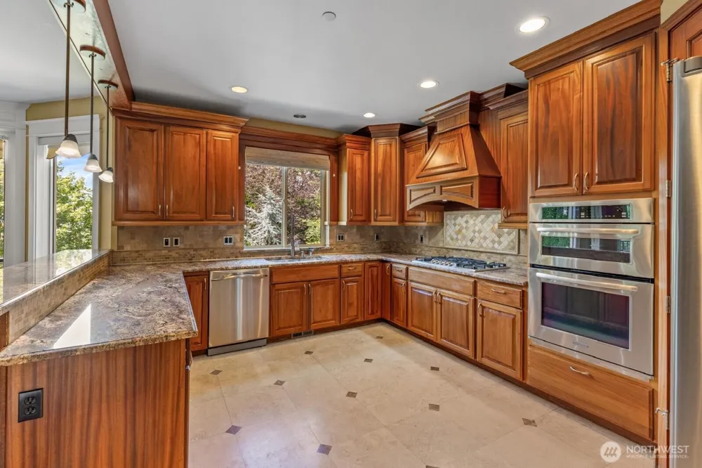 27145 11th Place S Des Moines, WA 98198