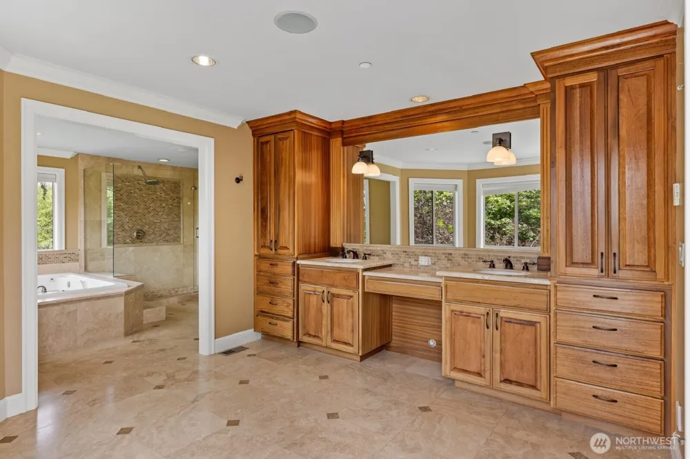 27145 11th Place S Des Moines, WA 98198