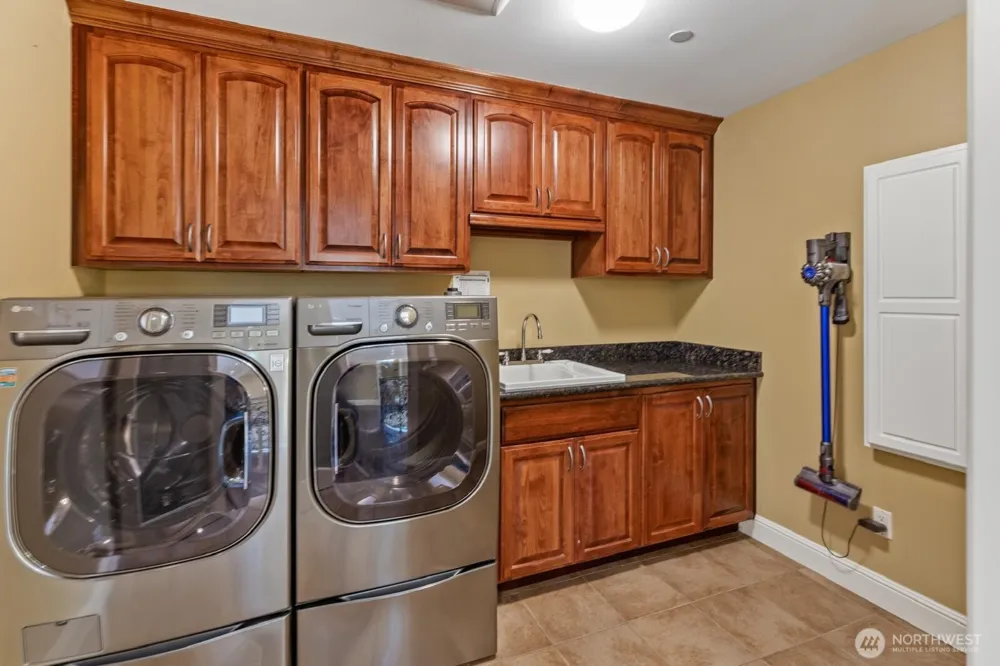 27145 11th Place S Des Moines, WA 98198