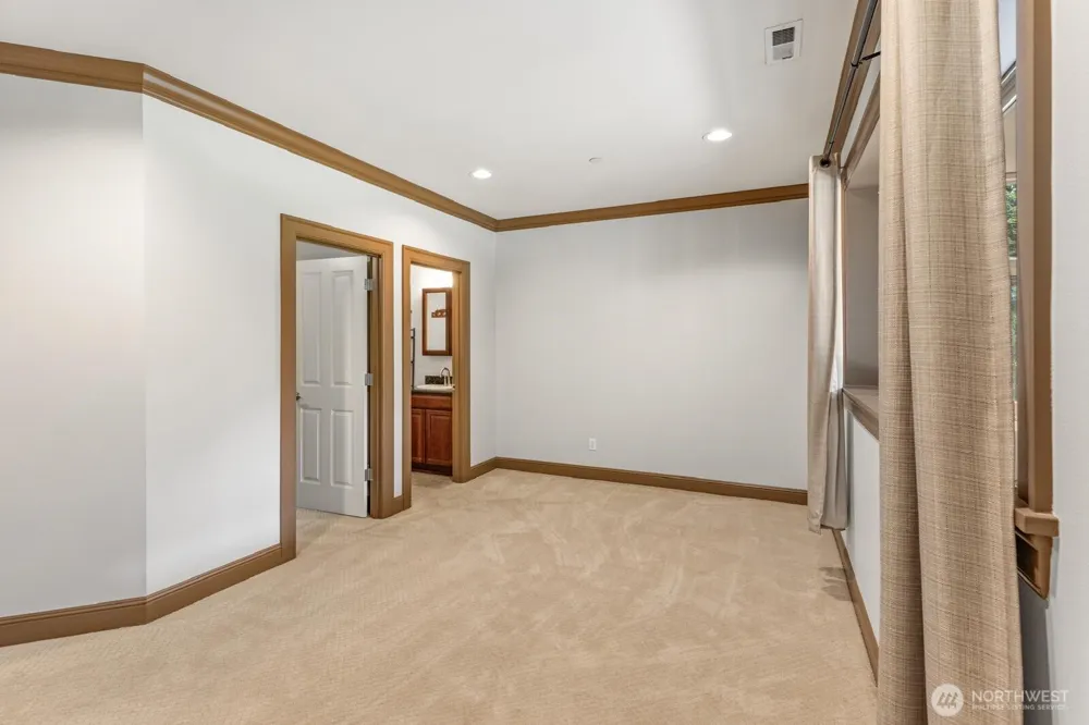 27145 11th Place S Des Moines, WA 98198