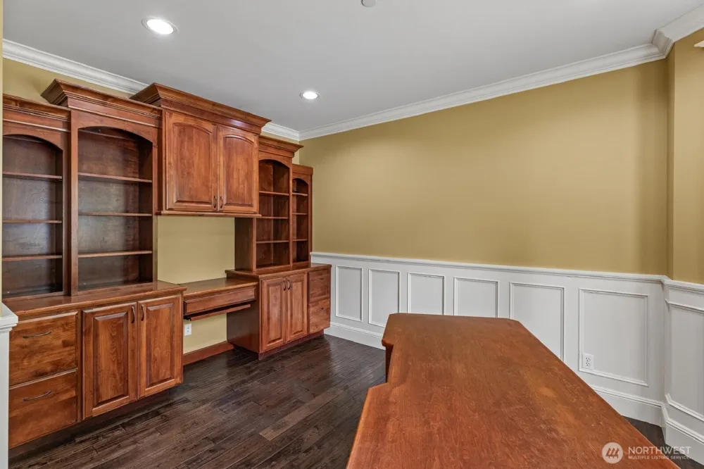 27145 11th Place S Des Moines, WA 98198