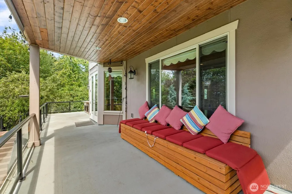 27145 11th Place S Des Moines, WA 98198