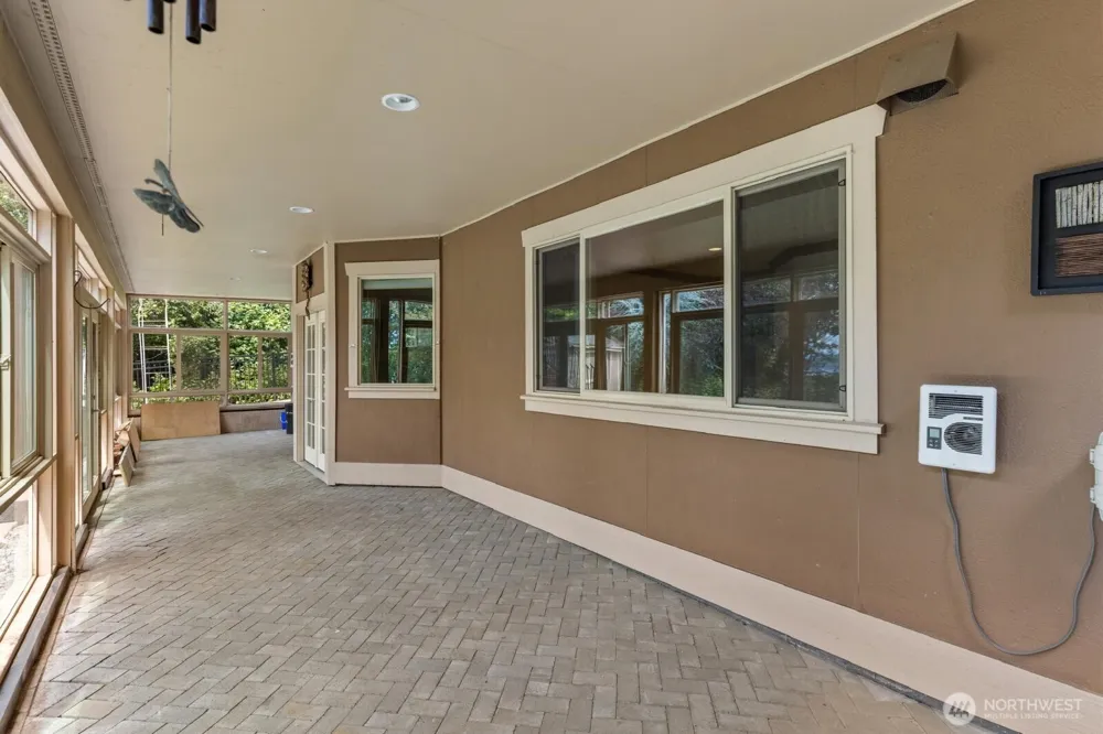 27145 11th Place S Des Moines, WA 98198