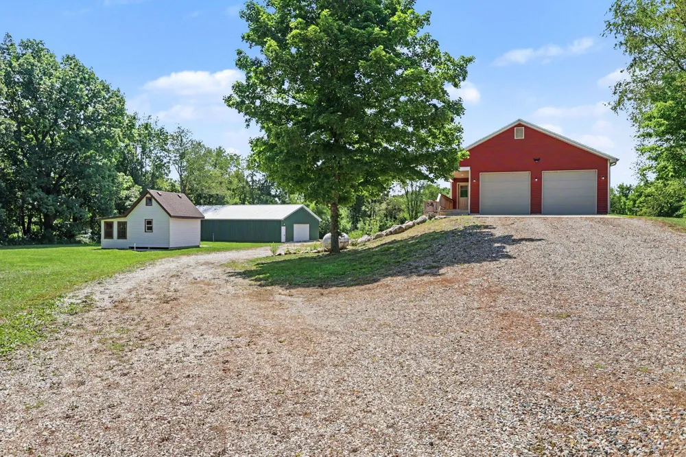 10064 Love Road Bellevue, MI 49021