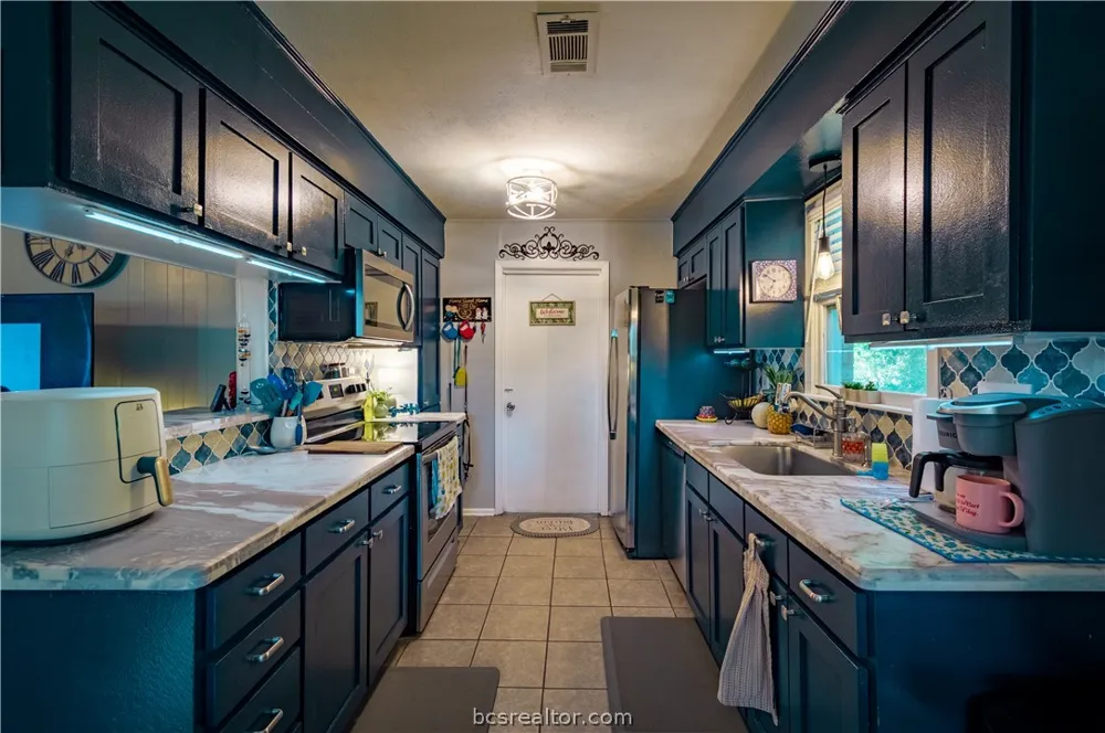 9 Valley View Hilltop Lakes, TX 77871