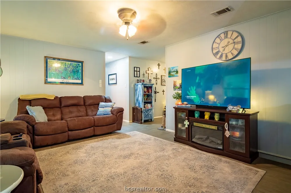 9 Valley View Hilltop Lakes, TX 77871