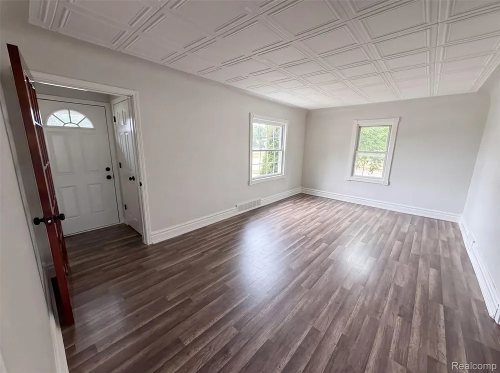 17590 Eastland Street Roseville City, MI 48066