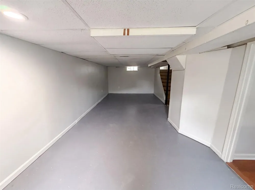 17590 Eastland Street Roseville City, MI 48066