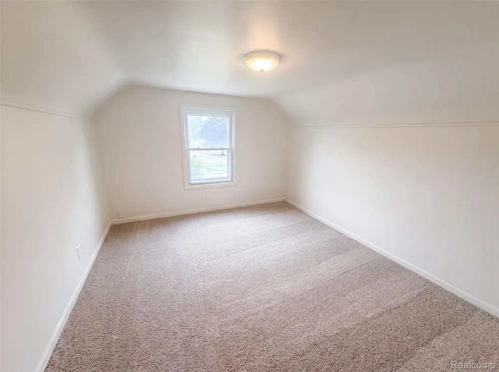 17590 Eastland Street Roseville City, MI 48066