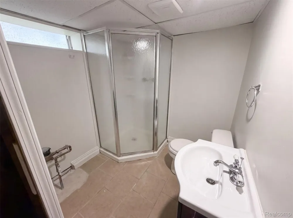 17590 Eastland Street Roseville City, MI 48066