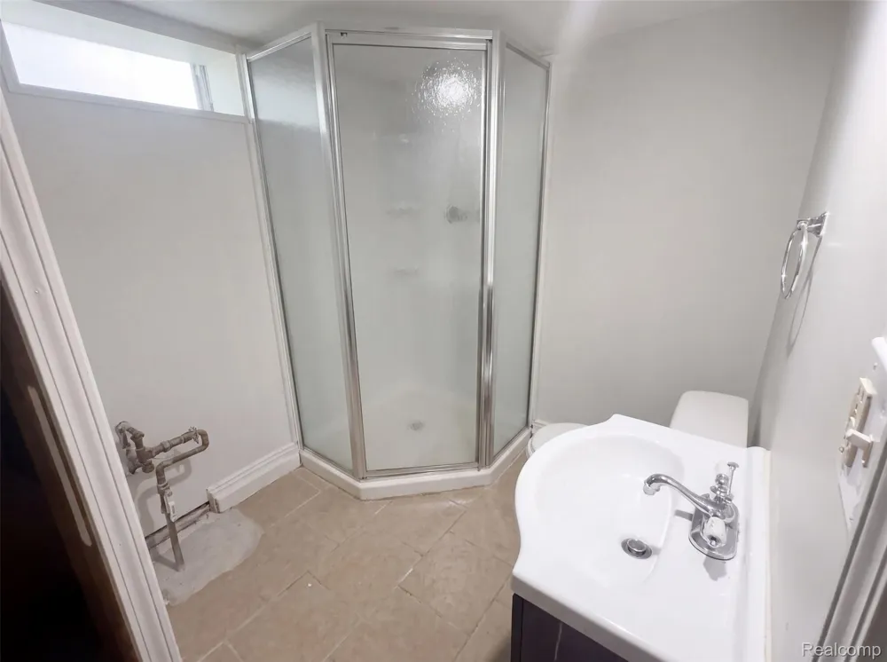 17590 Eastland Street Roseville City, MI 48066