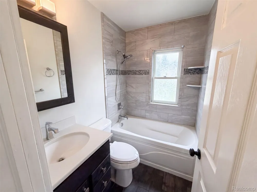 17590 Eastland Street Roseville City, MI 48066