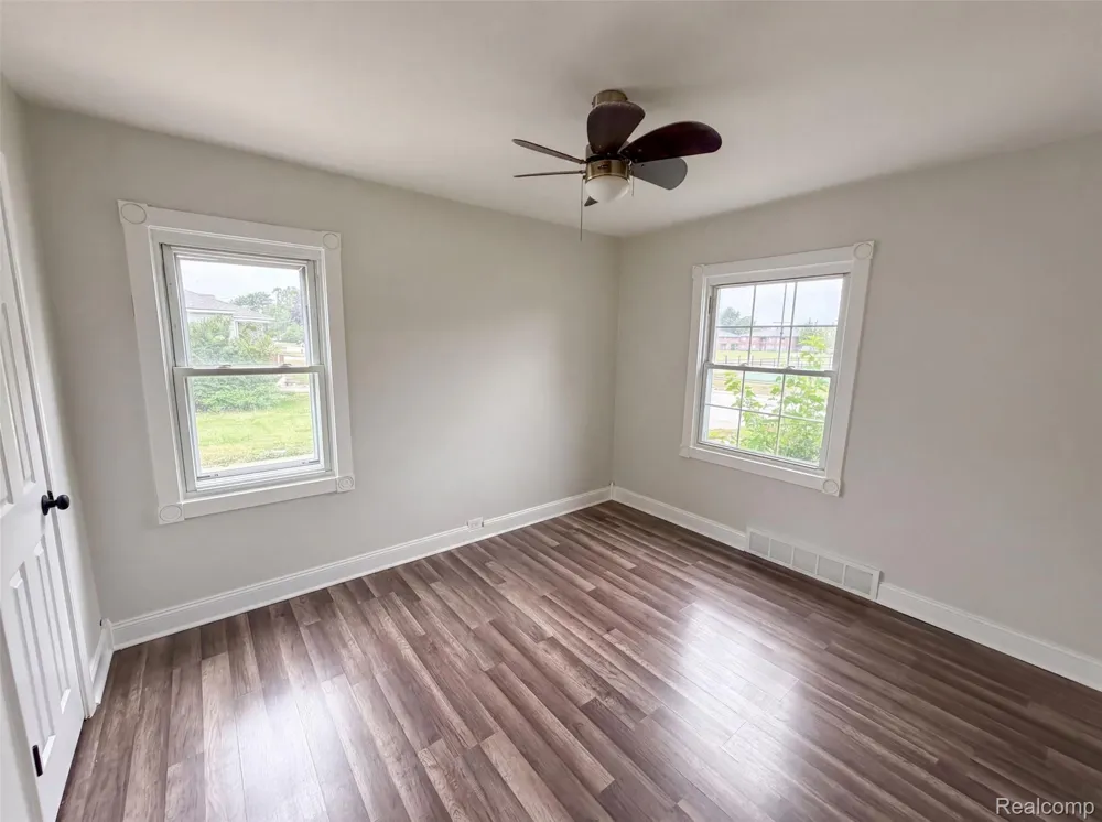 17590 Eastland Street Roseville City, MI 48066