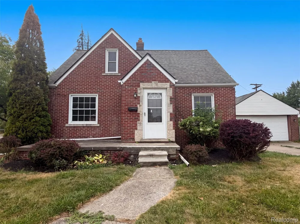 17590 Eastland Street Roseville City, MI 48066