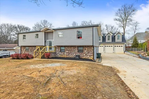1804 Honeysuckle Trail