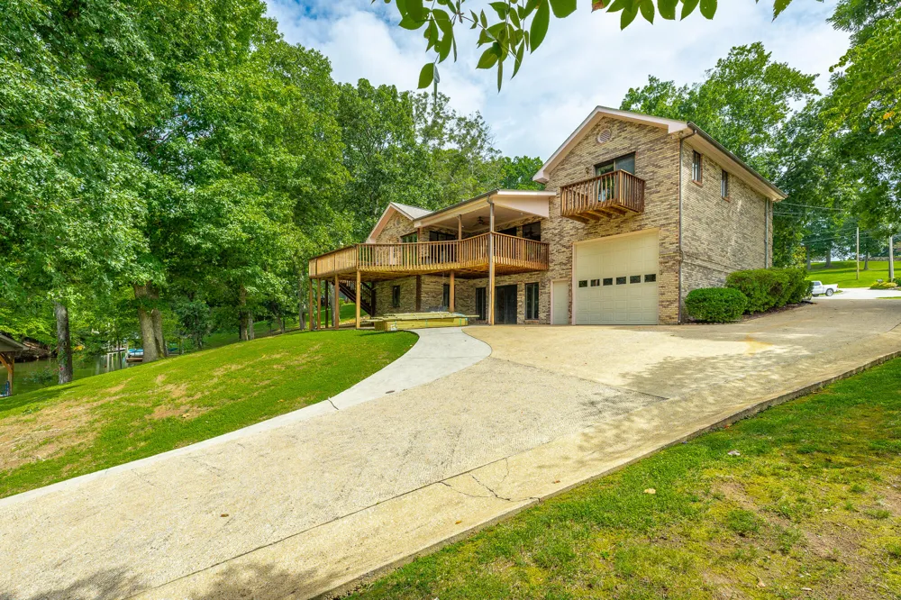 12003 Oak Cove Lane Soddy Daisy, TN 37379