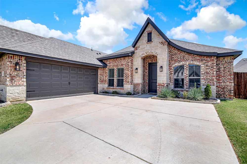 112 Mockingbird Hill Drive Joshua, TX 76058