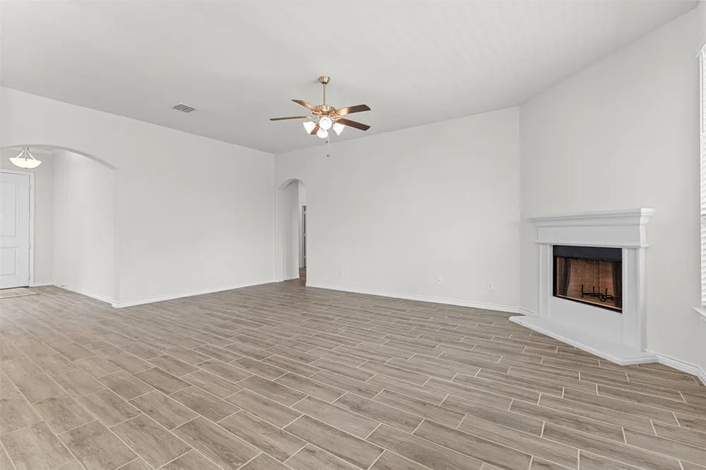 112 Mockingbird Hill Drive Joshua, TX 76058