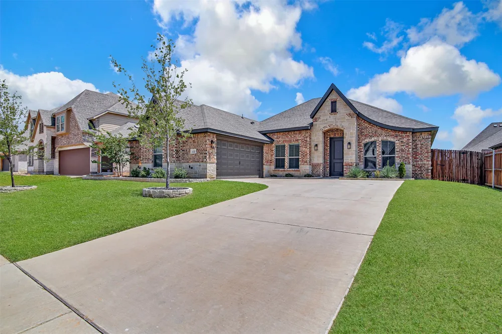 112 Mockingbird Hill Drive Joshua, TX 76058