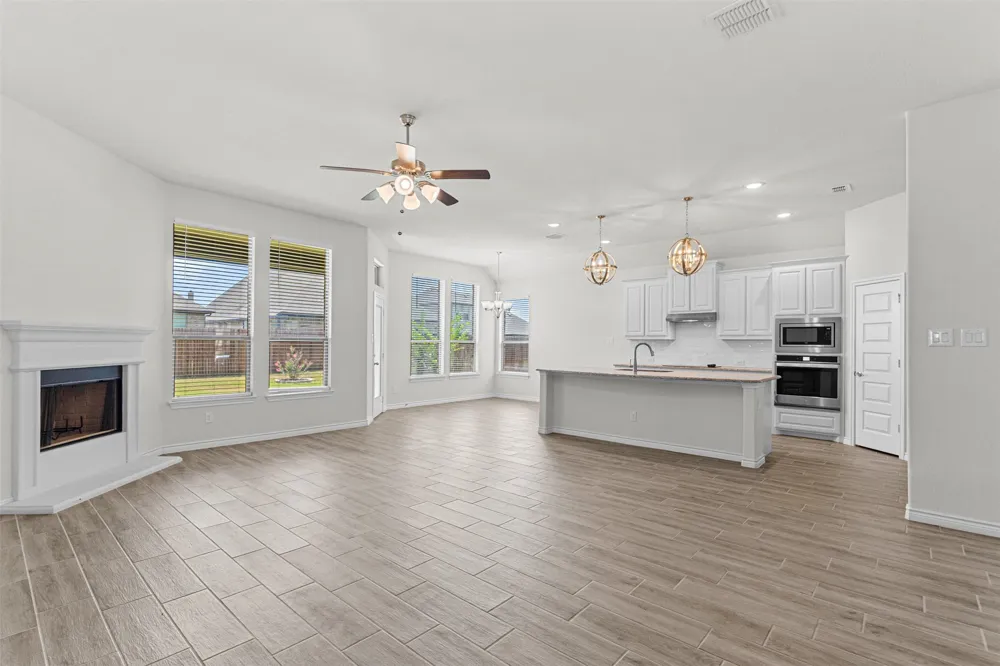 112 Mockingbird Hill Drive Joshua, TX 76058