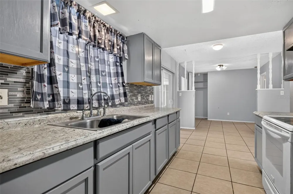 1877 WAYSIDE DRIVE Orlando, FL 32818