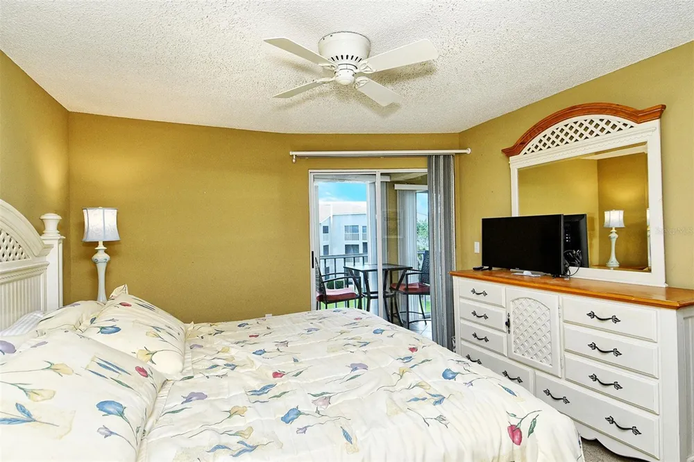 9610 CLUB SOUTH CIRCLE #4302 Sarasota, FL 34238