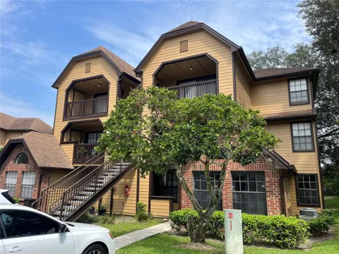 315 LAKEPOINTE DRIVE #102