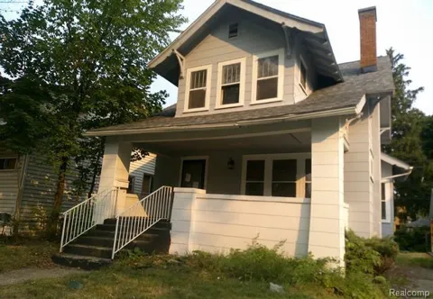 917 E 8th Street