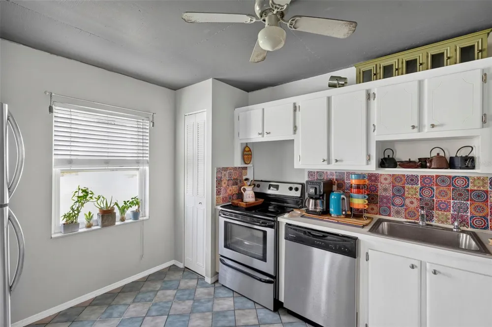 6960 20TH AVENUE #105 St Petersburg, FL 33710
