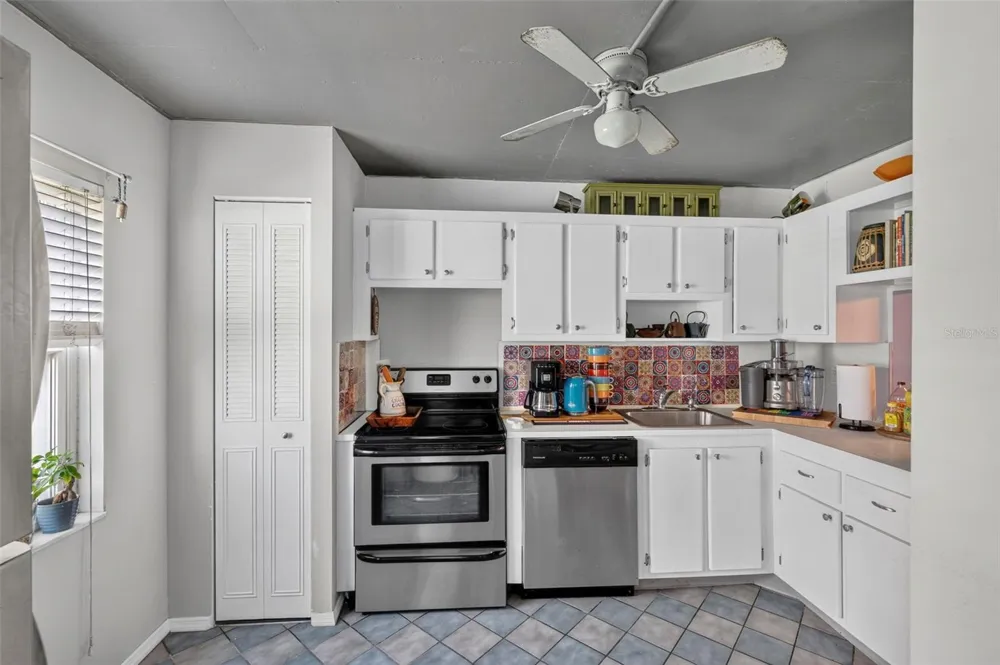 6960 20TH AVENUE #105 St Petersburg, FL 33710