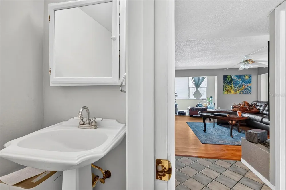 6960 20TH AVENUE #105 St Petersburg, FL 33710