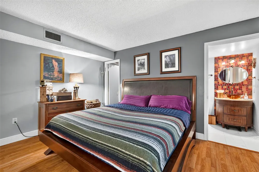6960 20TH AVENUE #105 St Petersburg, FL 33710