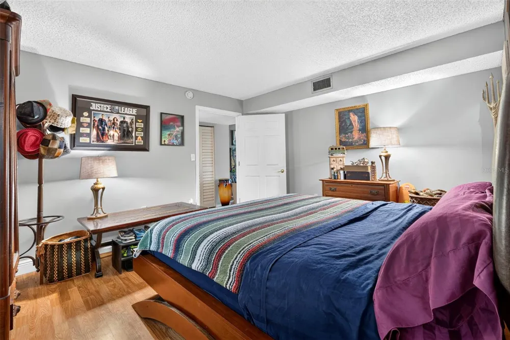 6960 20TH AVENUE #105 St Petersburg, FL 33710
