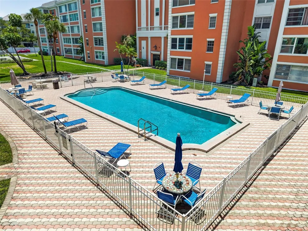 6960 20TH AVENUE #105 St Petersburg, FL 33710