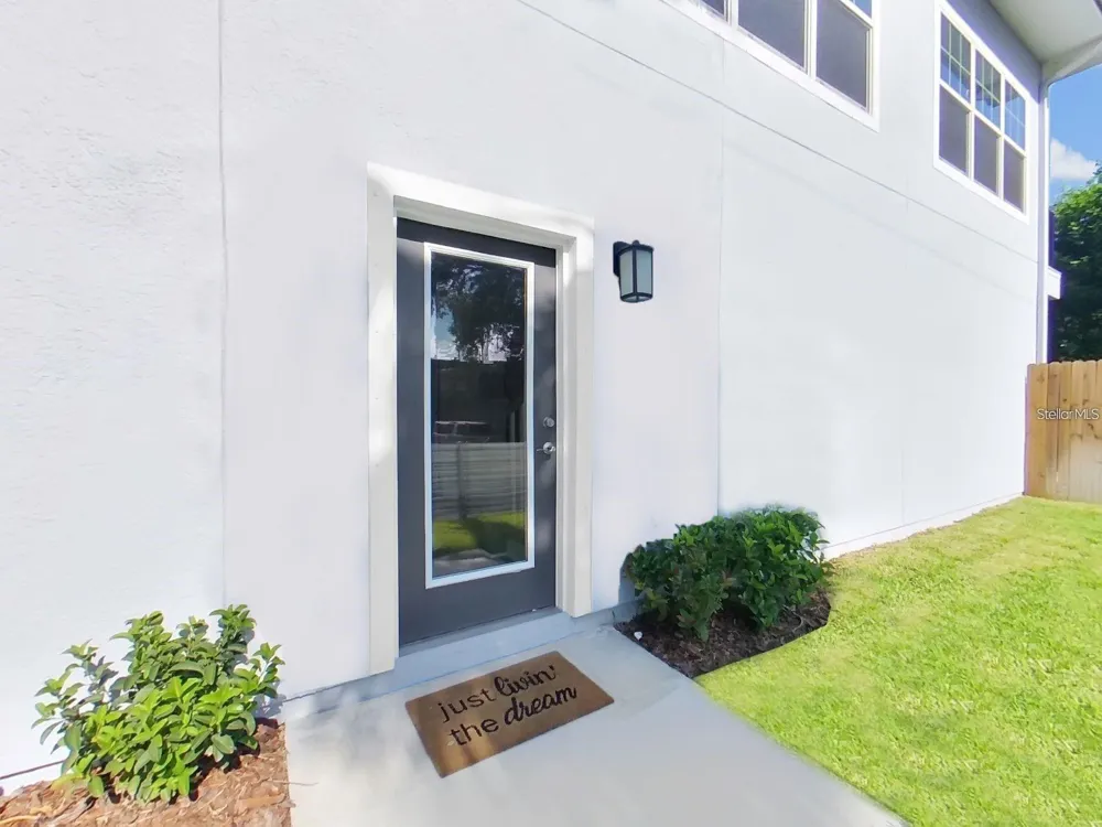8303 KING BLOSSOM COURT Tampa, FL 33615