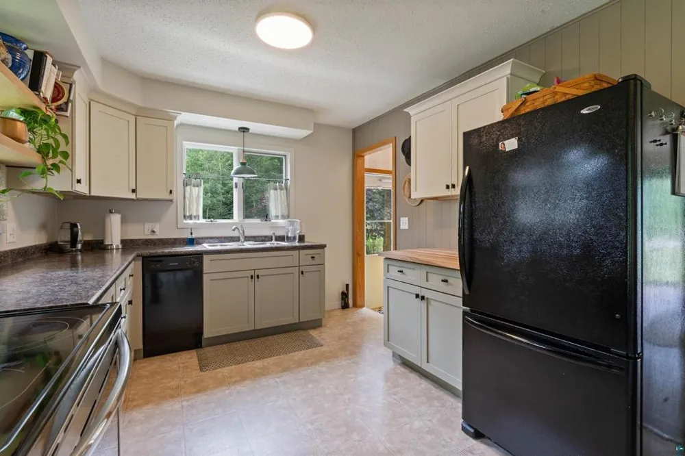 1295 Gault Road Wrenshall, MN 55797