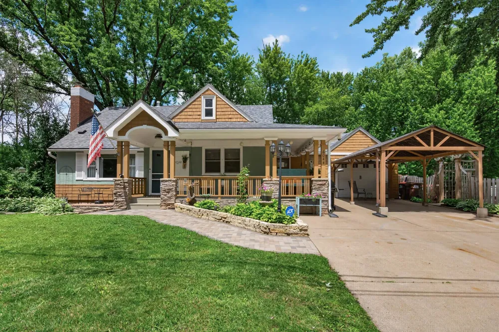 6044 48th Street Oakdale, MN 55128