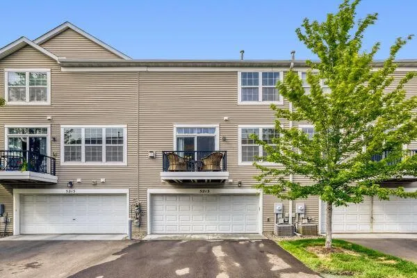 5213 Scott Trail Robbinsdale, MN 55422