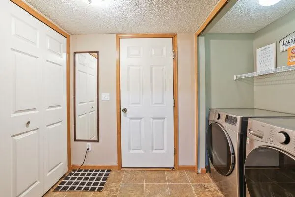 5213 Scott Trail Robbinsdale, MN 55422