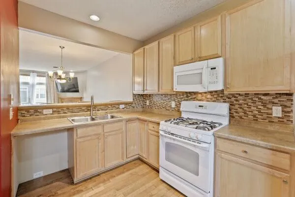 5213 Scott Trail Robbinsdale, MN 55422