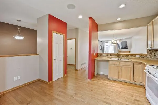 5213 Scott Trail Robbinsdale, MN 55422